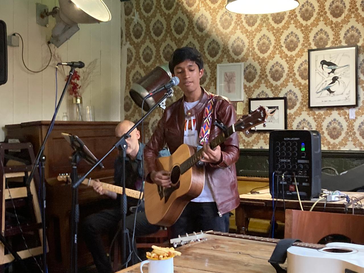 EKANSH performing live with acoustic guitar